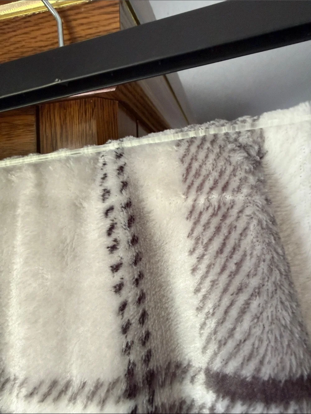 Plaid Accent plush blanket Black , white and grey
